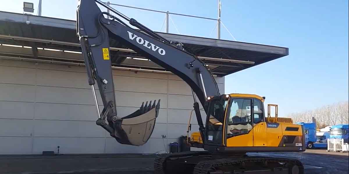 volvo 220 excavator specs